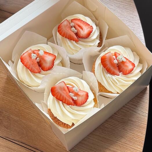 Капкейки (4 пирожных) с клубникой для любимой девушки, жены, подруги ️