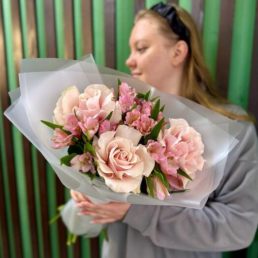 Love you авторский букет из французских роз и альстромерий