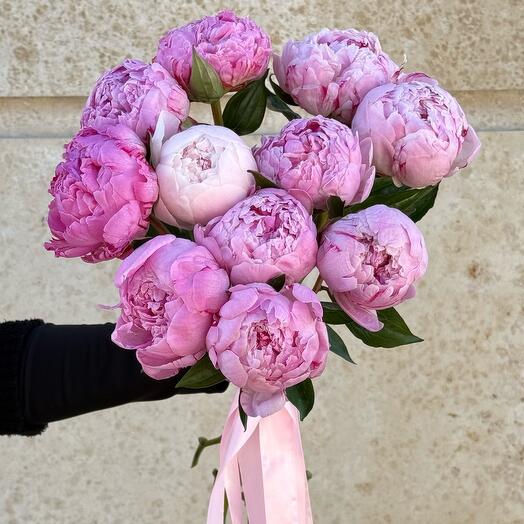 Букет пионов ароматных Сара Бернардт