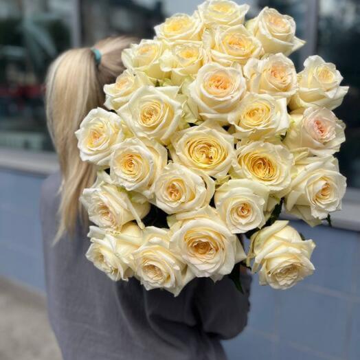 Букет 25 пионовидных роз кенди Лайт