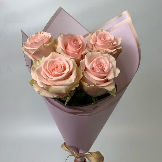 Букет из розовых роз 5 шт