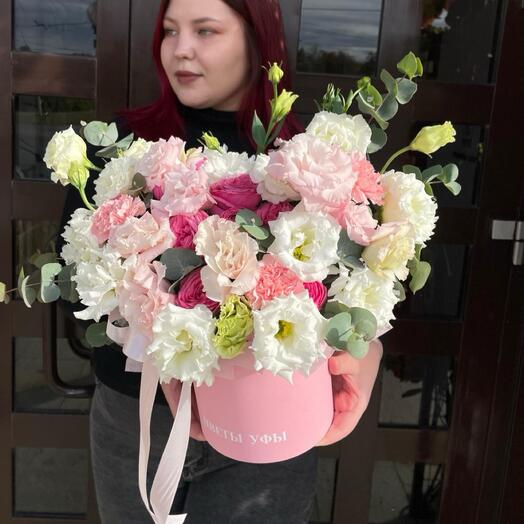 🔥Цветы в коробке «Моя Мишель» из эустомы, кустовых роз, диантусы, эвкалипт