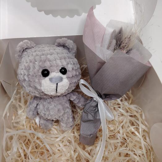 Gift set grey teddy bear with bouquet