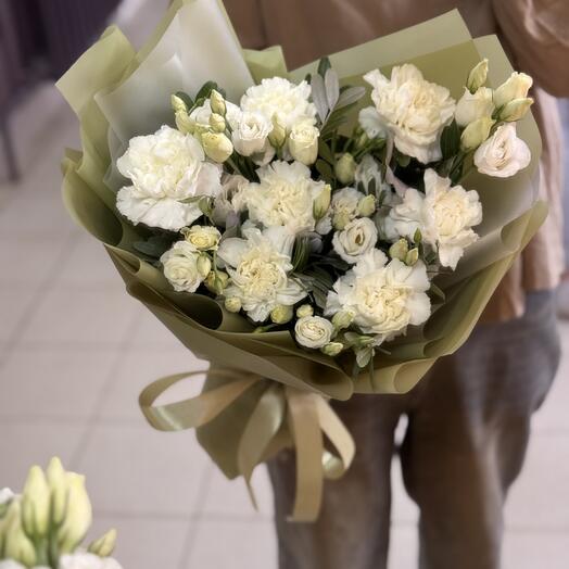 Букет в бело зеленных тоннах