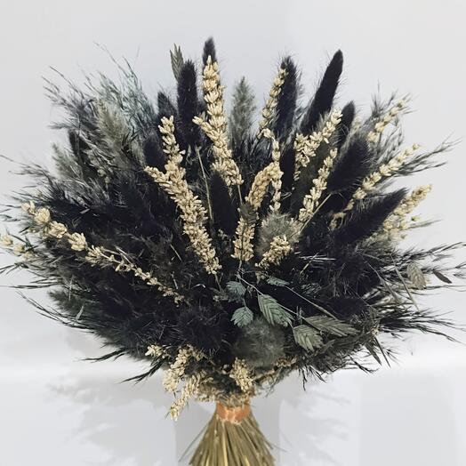Букет с черным пампасом