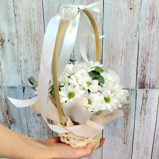 Облако крупных ромашек в корзинке