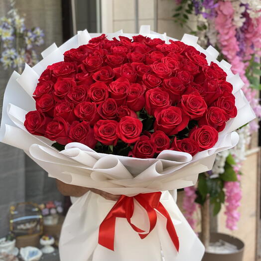 Ramo de 65 rosas rojas