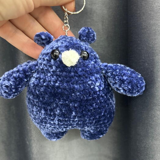 Игрушка медвежонок из плюшевой пряжи