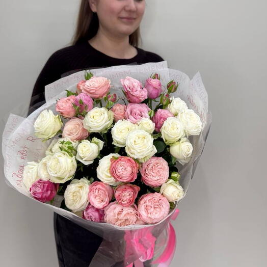 Букет кустовых роз в упаковке «Я тебя люблю мама»