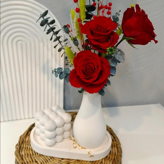 Букет из стабилизированных роз с вазой