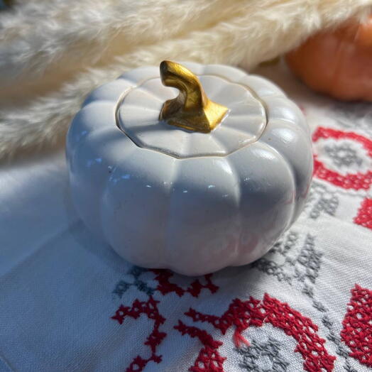 Свеча тыква в гипсовом подсвечнике