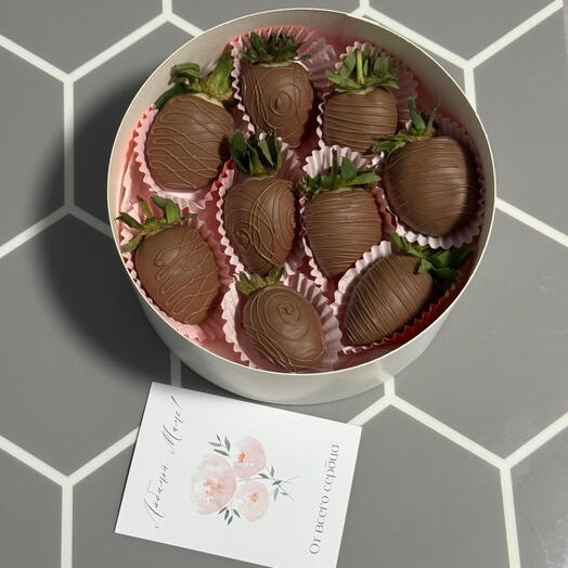 Коробка с клубникой в шоколаде callebaut