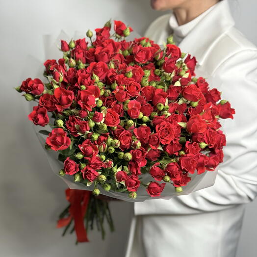 Букет из 25 красных кустовых роз