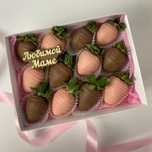 Клубника в шоколаде 12 штук маме молочный розовый шоколад