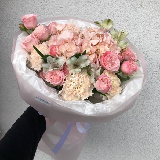 Авторский букет « Зефирка 🧁 Bloom room» из Гортензии, Кустовой розы, Альстромерии и Диантусов