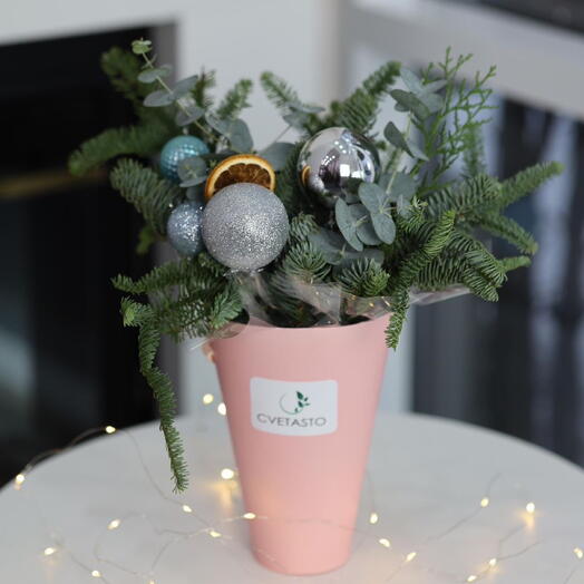 Новогодняя композиция с цитрусом в стакане