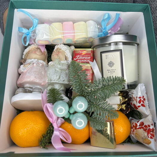 Новогодний набор игрушка , свеча , сладости , мандарины