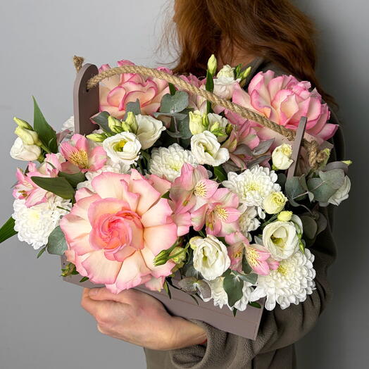 Цветы в ящике "Парадис" (Альстромерия, Хризантема кустовая, Эустома, Роза)