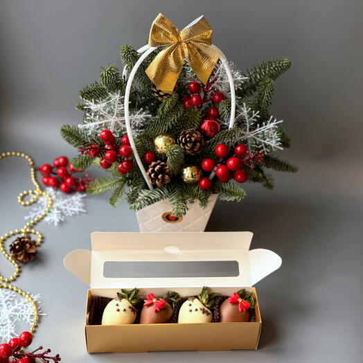 Клубника в бельгийском шоколаде Олени и еловый букет