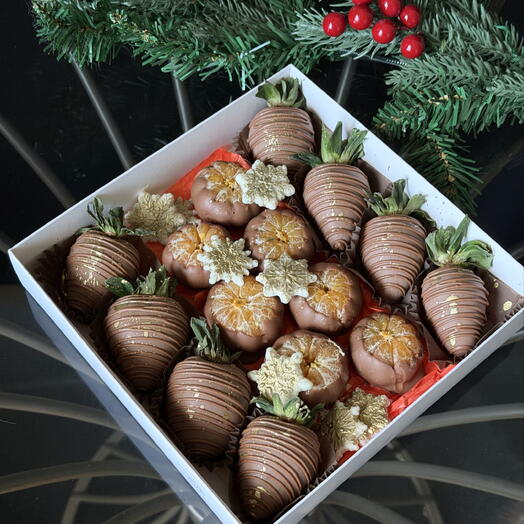 Клубника и мандарины в шоколаде