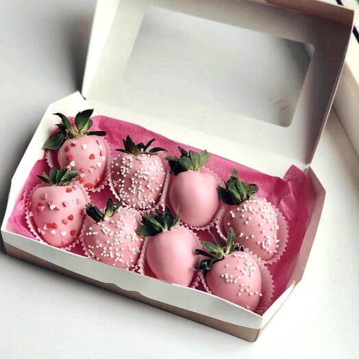 Набор клубники для девушки из ягод