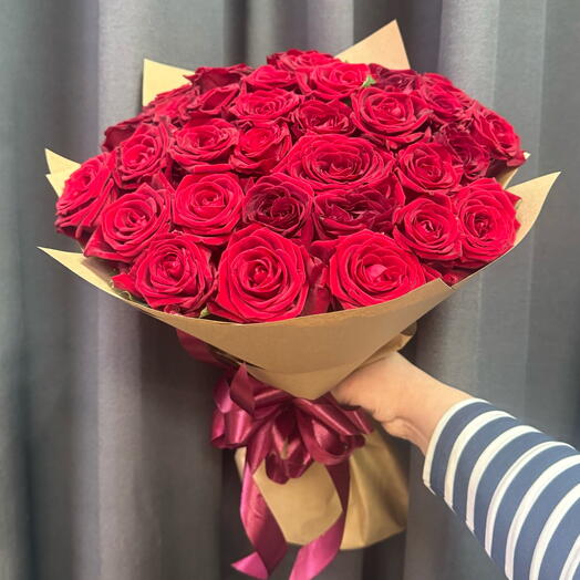 Красные розы 35шт