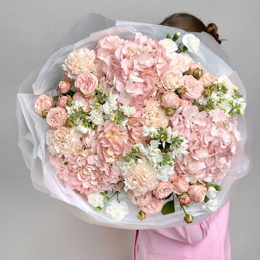 Сборный букет с гортензиями, кустовой розой Bouquet 129 Moscow