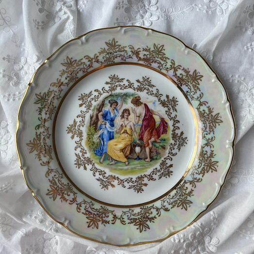 Большая Тарелка «Мадонна»