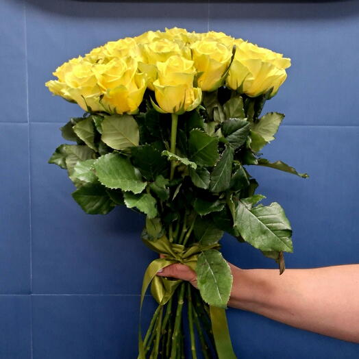 Роза жёлтая