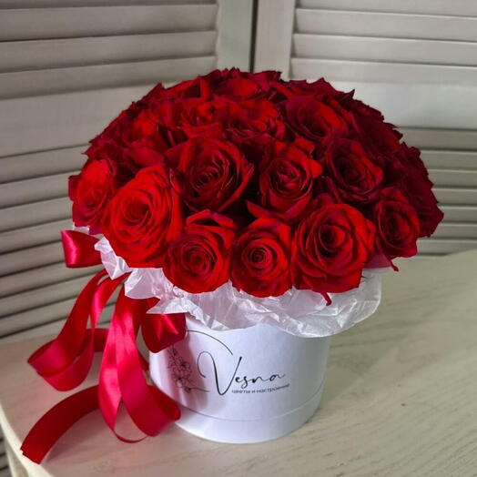 29 красных роз в коробке размер