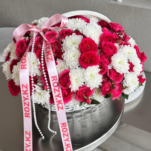 Duo корзина из кустовых роз Sophie и хризантем