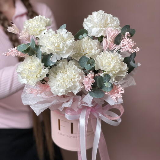 Зефирная композиция с ажурными диантусами, пудровым эвкалиптом и розовыми сухоцветами (214)