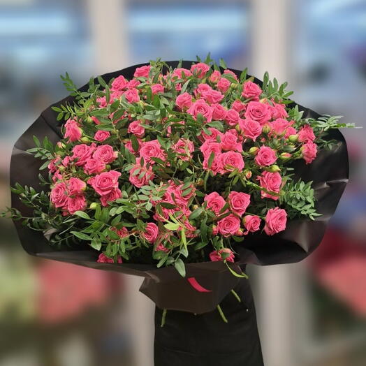 Сборный букет из кустовых роз