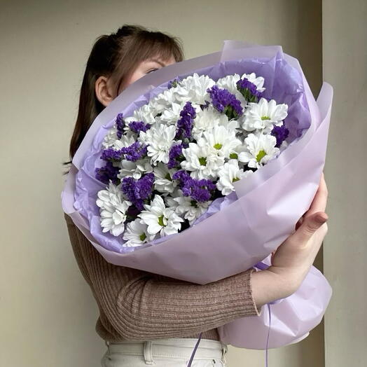 Стойкий букет хризантема и статица
