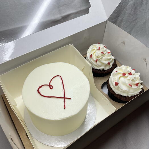Бенто торт + 2 капкейка «Сердце»