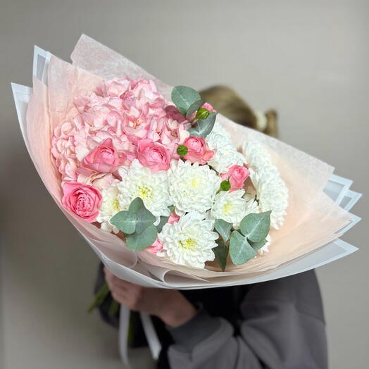 Авторский букет из гортензии,хризантемы и кустовой розы 🌸