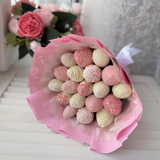 Букет клубника в шоколаде pink