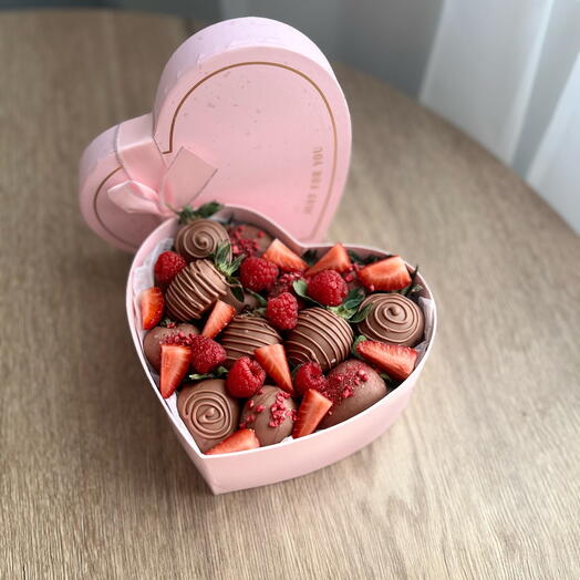 Сердце клубника в шоколаде