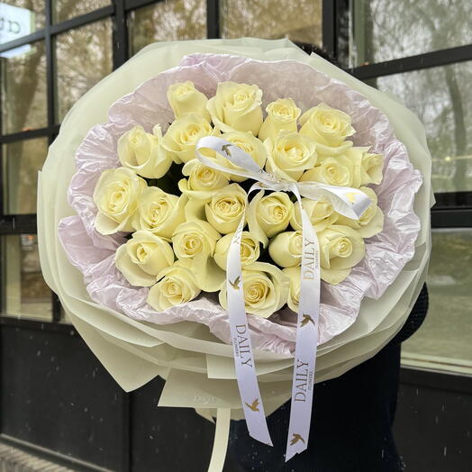 Букет из 25 белых роз