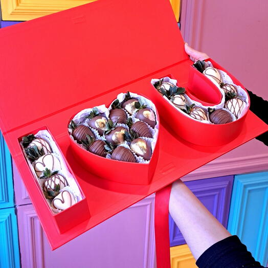 Бокс I LOVE YOU с клубникой в бельгийском шоколаде
