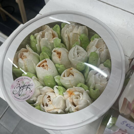 Зефирные цветы, круглая коробка, 18см