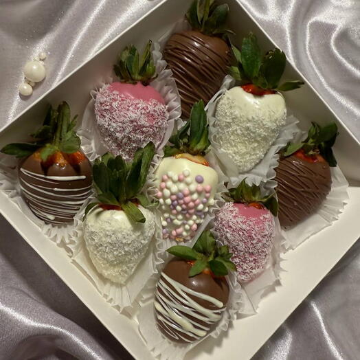 Клубника в шоколаде 9 шт lovely