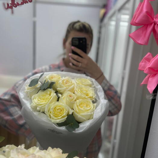 Пионовидная роза
