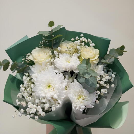 🌹 Букет из белых роз и белых  кустовых хризантем