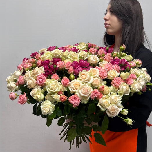 51 кустовая роза микс 60 см 💐 большой нежный букет из роз