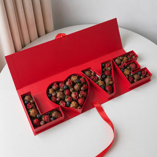 Luxury LOVE Chocolate   Berry Gift Box – Romantic Handmade Sweet Surprise