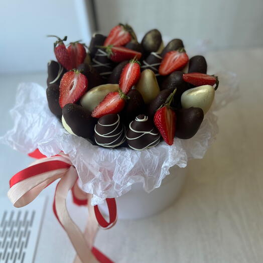 Любовная коробочка с клубникой ♥️♥️♥️