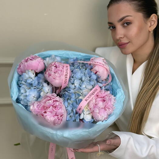 Авторский букет с пионами и гортензией 322