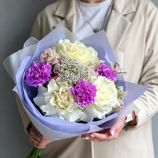 Букет фиолетовый с белыми розами