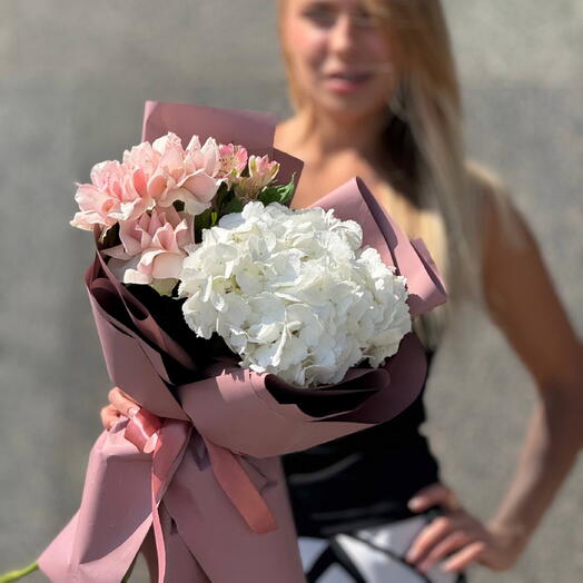 Букет «нежный сон» 🌸🌿 с пышной гортензией ️‍🩹 французской розой и альстромерией